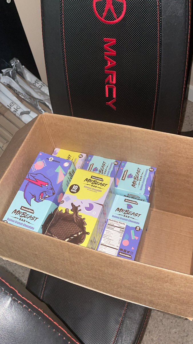 XNoMotionX's tweet photo. Love the taste of #BeastBars. 

We gave them out to kids for #Halloween2022. 

Can’t tell you the happiness of so many kids as they ran away screaming these are @MrBeast Bars! https://t.co/S6e6paG3yL