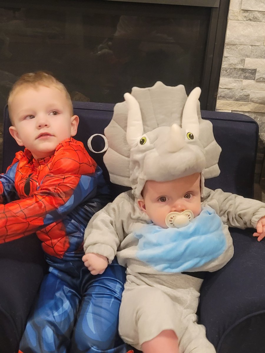 Happy Halloween from The Gibson Boys! (Best pic I could get of them sorta looking in the same direction)