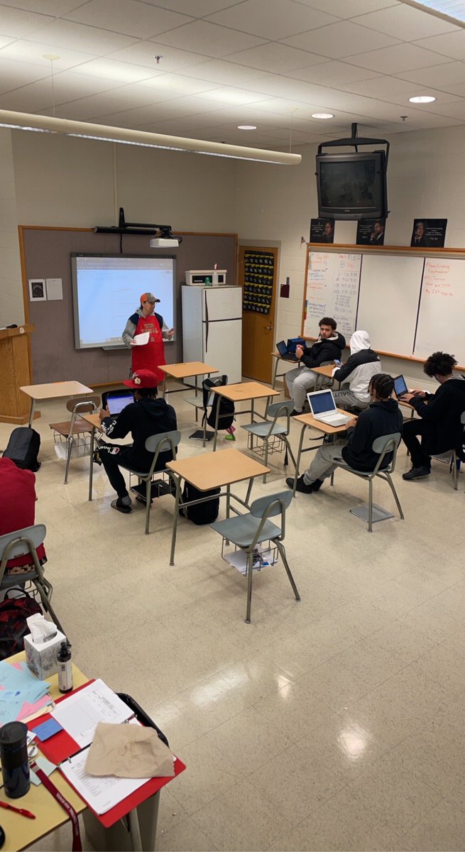 MrsHaRv33's tweet photo. What a week here in room 3! Mr. Harvey, bbq dad extraordinaire,  stopped in to teach some World History today. The only complaint, students are wondering why they didn't get any burgers or hotdogs.. 
@BCHSprincipal @MartinoAmy @MrBroderickBCHS https://t.co/SivTkhUglz