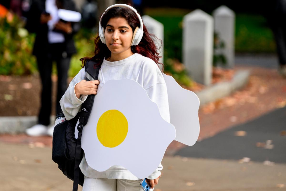 NortheasternCPS's tweet image. Check out a few of the cool costumes seen around campus yesterday.

#northeasterncps #cps #nucps #northeasternuniversity

Photo Credit Alyssa Stone and Matthew Modoono and Northeastern University