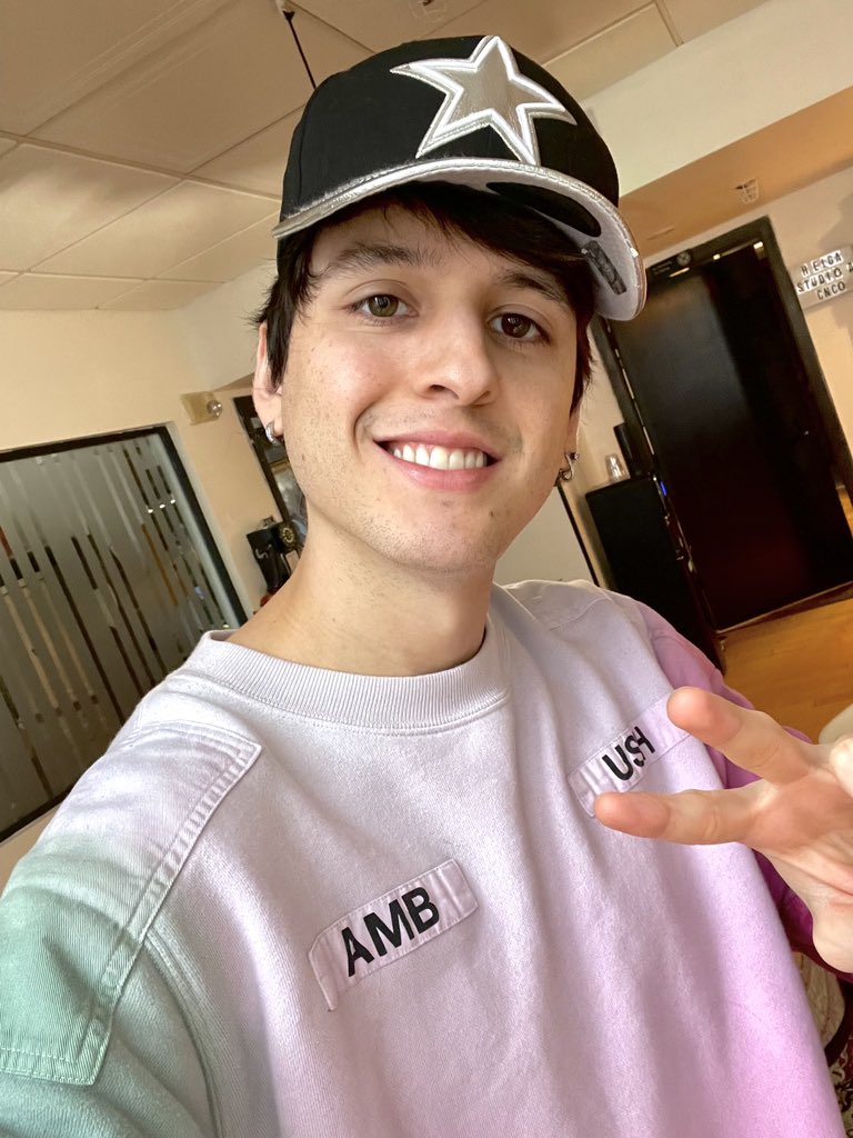 CNCOmusic's tweet photo. Feliz martes. 💗 https://t.co/srR75Zd0iT