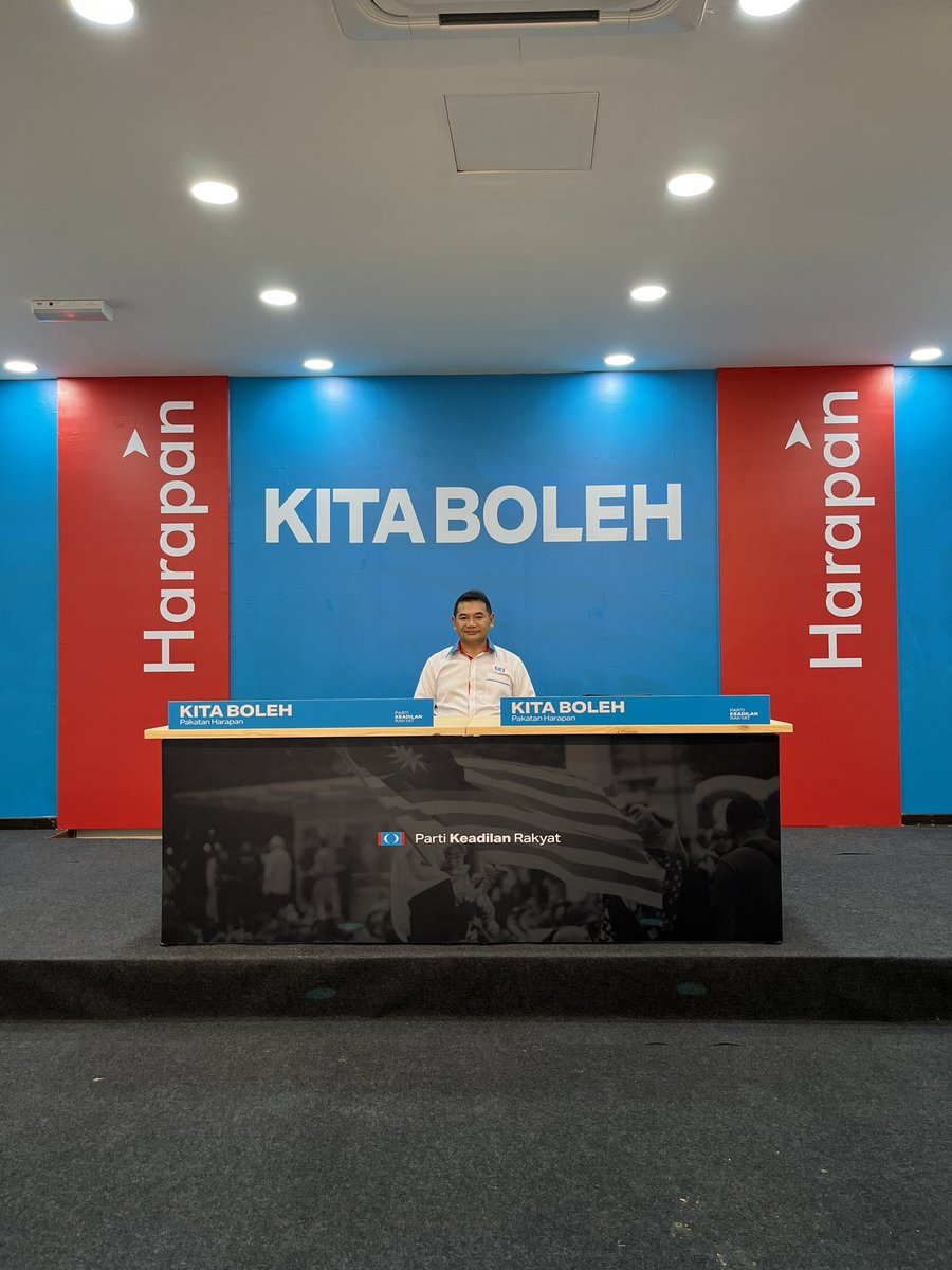 rafiziramli's tweet photo. Ha3 terpaksa umum ni:

Saya dah hilang suara 90% &amp; demam. Perlu recover dlm 24j utk kempen trak @ayuhMYmovement di Merbok mlm esok.

Tp saya x dpt hadir majlis pelancaran manifesto PH esok, btol2 kena recover.

@anwaribrahim @n_izzah @KEADILAN https://t.co/Xjm3j35uml