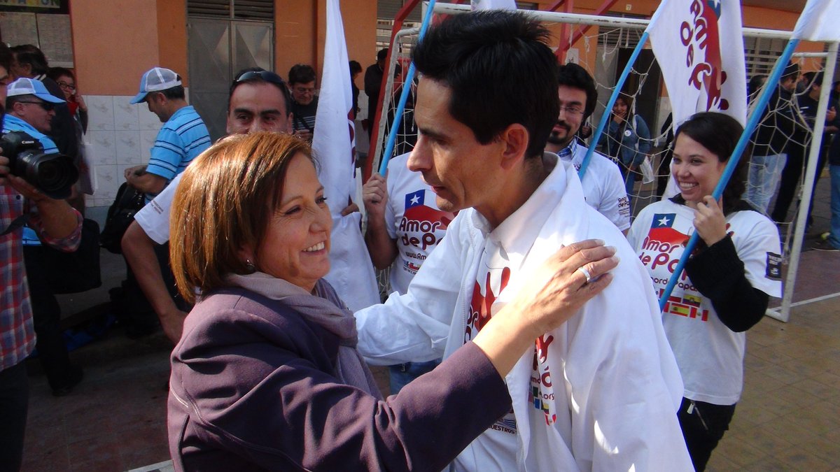 AmordePapa's tweet photo. Nuestro presidente nacional, Patricio Retamales, agradece apoyo de senadora @soledadalvear , la Gran Mamá de nuestra #LEYAMORDEPAPÁ

¡SIEMPRE EN ACCIÓN! #15años
Así construimos LA HISTORIA DE AMOR PATERNO MÁS GRANDE JAMÁS CONTADA
Le invitamos a sumarse: reservas@leyamordepapa.cl https://t.co/em1XaMzD2a