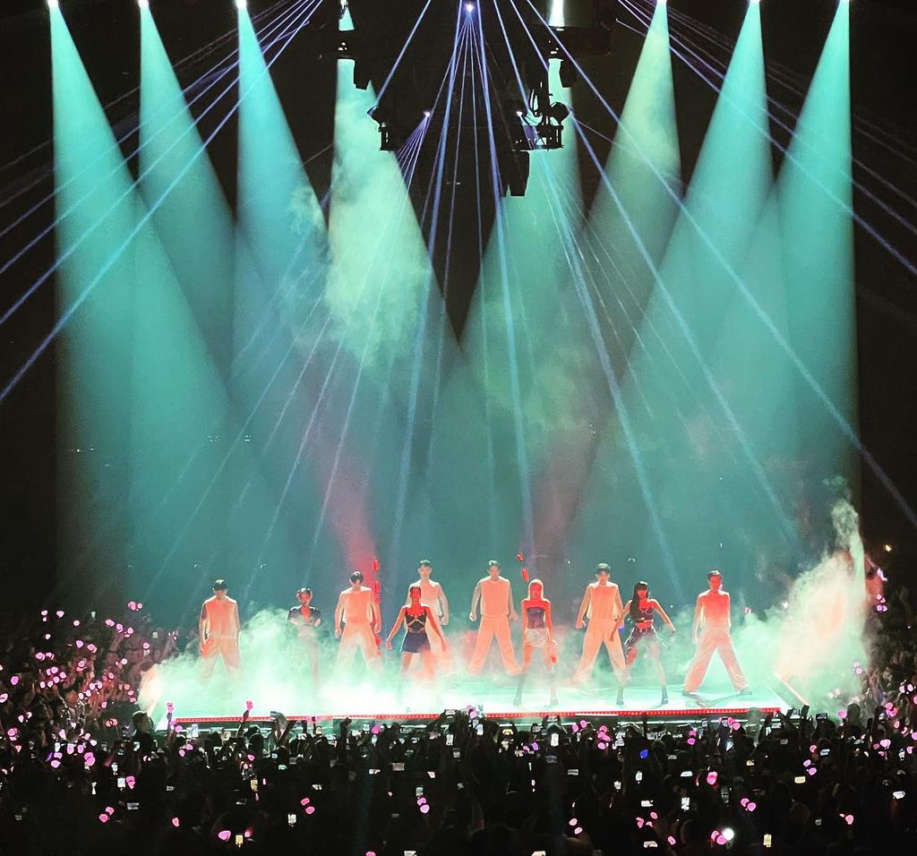 ตัดรอบแล้ว วันใหม่แล้ว มาโหวตกันค่ะทุกคน ขอทัวร์ลงหนักๆ นึกถึงหน้าสาวๆไว้ เค้าทัวร์คอนกันทั้งเหนื่อยทั้งหนัก เรามาทำเพื่อพวกเค้ากันค่ะ ฮึ้บๆ บลิ้งสู้ๆ บพ.สู้ๆ 

VOTE BLACKPINKonMAMA
#MAMAVOTE #blackpink