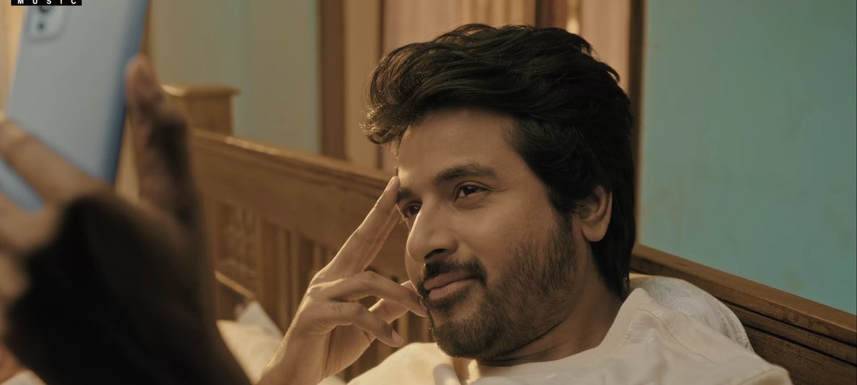 AishuSKsista's tweet photo. Obviously me in second pic while admiring my darlings smile💜🙈😻...
#Sivakarthikeyan #PrinceDiwali #Prince https://t.co/IVqmatif71