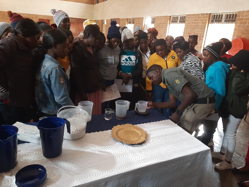 EricgonoJnr's tweet photo. It was a great day at Nketa Hall where @elmafoundation hosted a training workshop for women to make dish wash and  washing power.  @surrenderkapoik demonstrated how to manufacture thse products 
@citezw @daddyhope @CCCZimbabwe @HStvNews @KMutisi 

Zimbabwe will not die! https://t.co/BjYhi4eAID