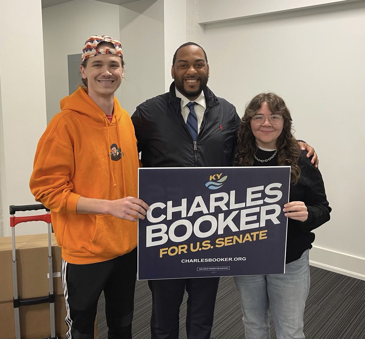 TreyLachance's tweet photo. Charles Booker supports..
-healthcare is a human right
-reproductive freedom
-strong labor unions
-a better KY for our working class

Rand Paul supports..
-Rand Paul's bank account

VOTE @Booker4KY early Nov 3rd-5th or on Nov 8th!

#Booker4KY
#FireRandPaul
(feat. @hasanthehun) https://t.co/v742DLwnHN