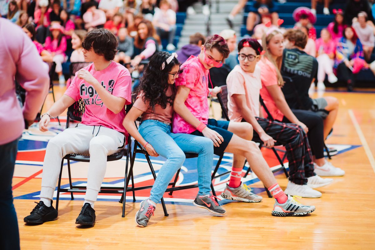 LincolnCharter's tweet photo. We have a lot of fun celebrating #LCSPinkOut, but we take the fight against breast cancer and supporting our Eagle Nation survivors seriously. We look forward to sharing the proceeds from this yearβs event!
#LCSservice #LCSeagleEnergy https://t.co/AUHZsrgO77