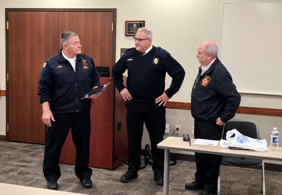 LemontFire1's tweet photo. At this mornings @MABASIllinois 19 meeting. Chief Jareczek was recognized & awarded a plaque for his 30 yr career in the fire service & congratulated on his well earned upcoming retirement. Thanks Chief!
#integrity #honor #dedication #mabas19
#Chiefs #fireservice #oathofservice https://t.co/H7or6jRrln