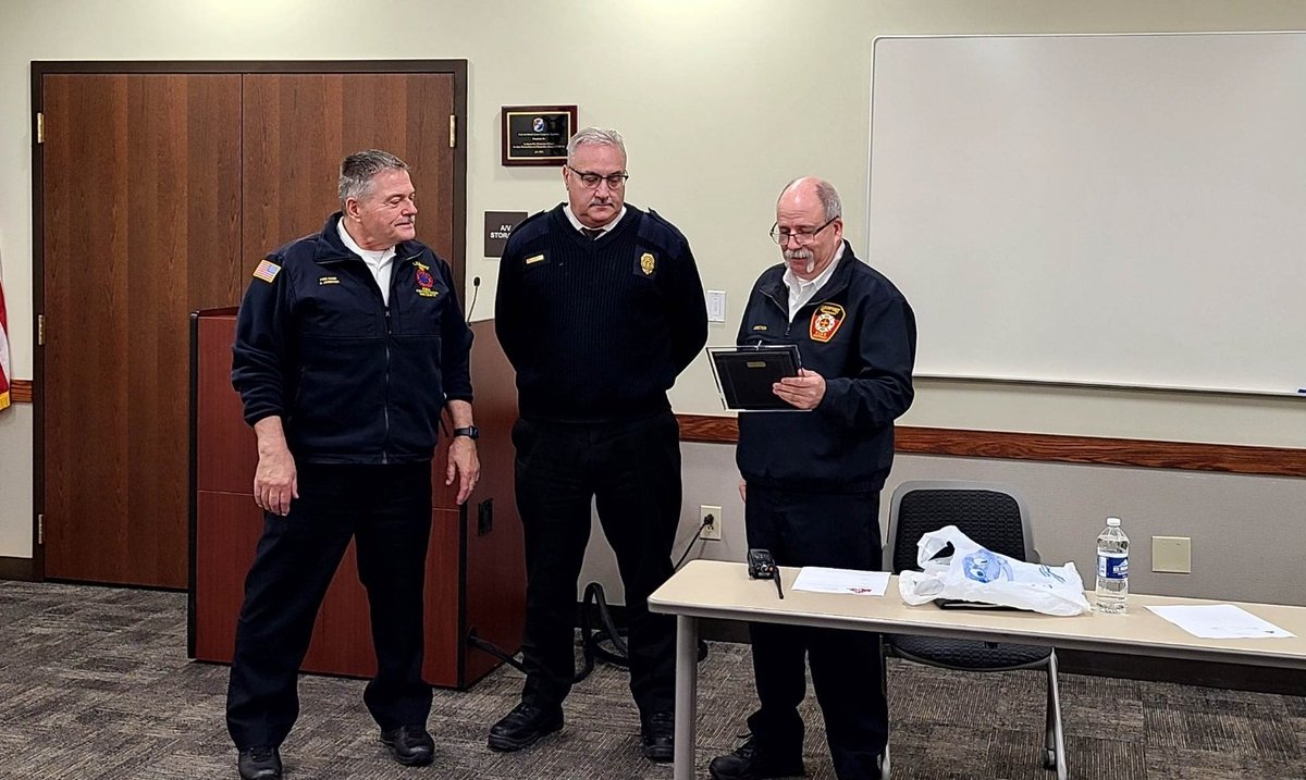 LemontFire1's tweet photo. At this mornings @MABASIllinois 19 meeting. Chief Jareczek was recognized & awarded a plaque for his 30 yr career in the fire service & congratulated on his well earned upcoming retirement. Thanks Chief!
#integrity #honor #dedication #mabas19
#Chiefs #fireservice #oathofservice https://t.co/H7or6jRrln