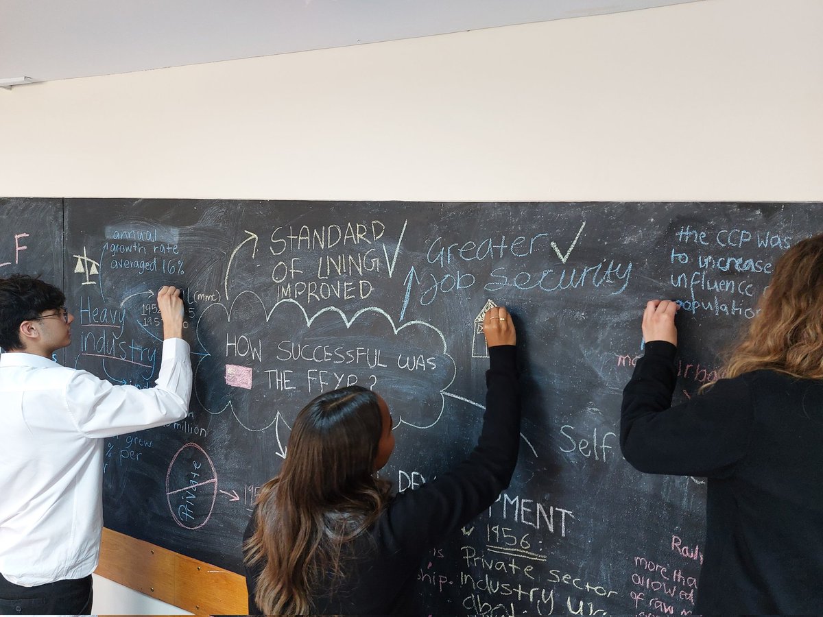 #StChrisY12 getting a bit 'old school' - using a blackboard to explore Communist China's First Five Year Plan. Focus on breaking down 'success' into thr key aims of autarky, development of heavy industry and socialist development - great job Y12. #StChris6th <a href="/StChrisHistory/">History | St Chris Bahrain</a>