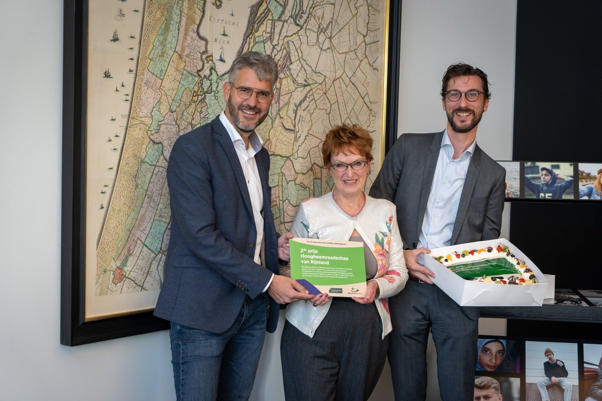 HHRijnland's tweet photo. 🏆Rijnland nummer 2 meest #duurzame publieke opdrachtgever! Bouwend Nederland heeft de 2e prijs uitgereikt aan hoogheemraad @TheaFierens.
https://t.co/mbitSrTGN2 #aanbestedingen #publiekesector https://t.co/8LLvDggBjr