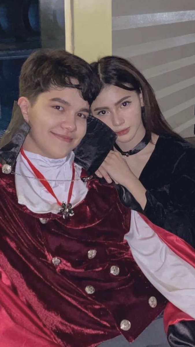 SUPER DA ATE OF ROBXINE 🐘🤍🍰 on Twitter "SCREAMING CRYING THROWING UP