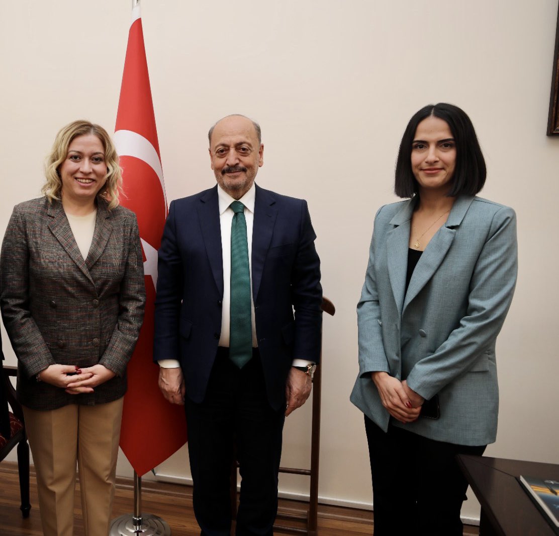 Çalışma ve Sosyal Güvenlik Bakanımız Sayın Vedat Bilgin’i TBMM’de ziyaretimizde projelerimizi konuştuk. Sayın Bakanımız bakış açımızı değiştiren fikirleri ile projelerimize ışık tutuyor. Bakanımızın destekleriyle nice güzel projeler yapmak dileğiyle. 

<a href="/yagmurunsur/">Yağmur Dağlı</a> 

🇹🇷🇹🇷🇹🇷