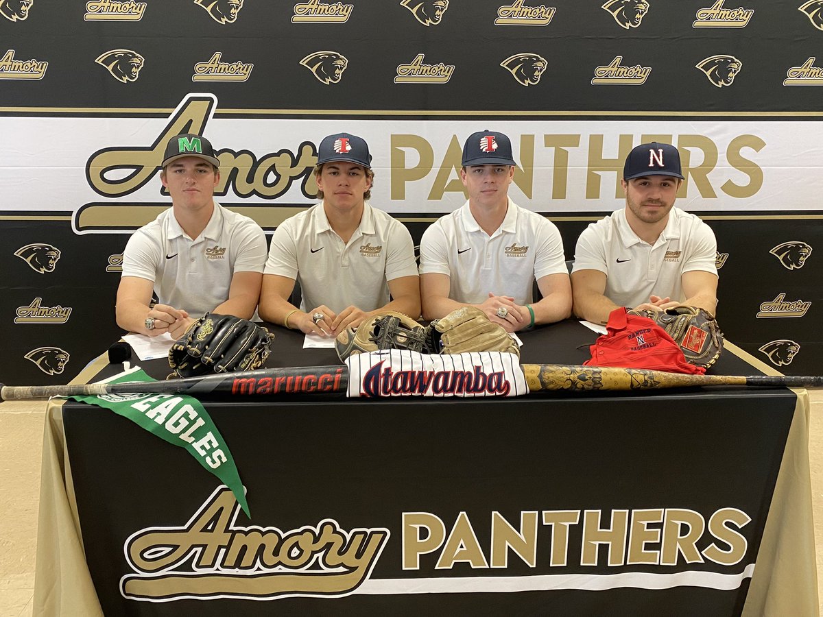 Pen to Paper. So thankful for these guys and the opportunity to play at the next level! #rolltribe <a href="/LetsGoICC/">ICC Athletics</a>