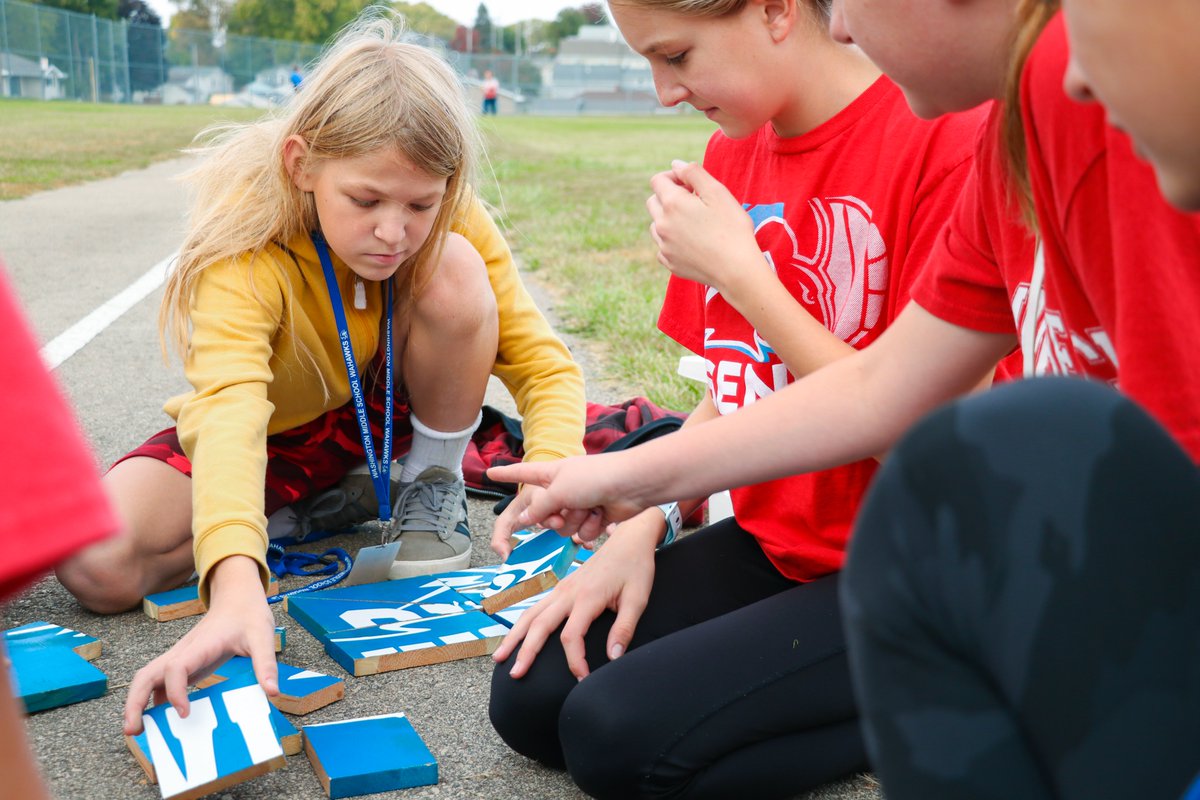 dbqschools's tweet image. Washington students put their collaboration skills to the test participating in team building challenges during their annual FIT Day. Whether it’s constructing a pool noodle bridge or figuring out a puzzle, teamwork makes the dream work! #FlashbackFriday #FallTimeFun