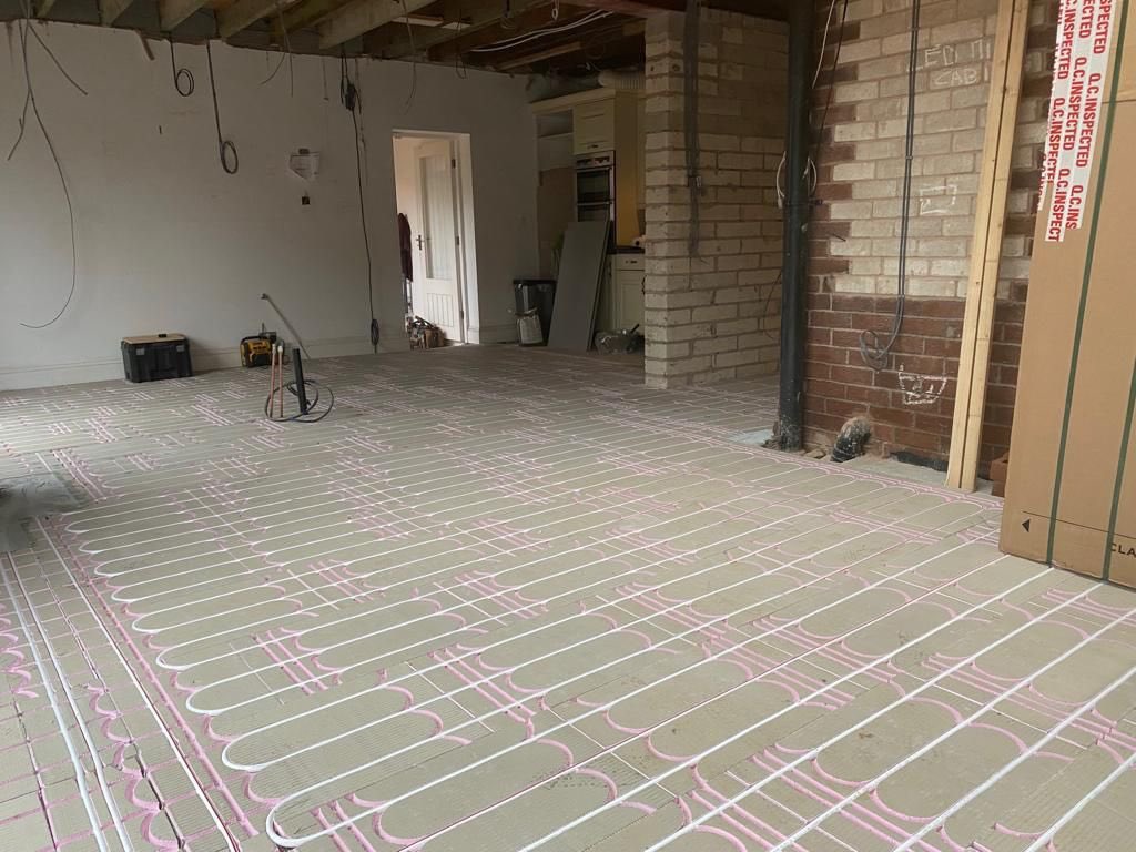 What was the last underfloor heating project you worked on? ✅💪
Let us know down in the comments👀
#underfloorheating #underfloorheatinginstallation #underfloorheatingsystem #underfloorheatingspecialists #ufh #ufhdesign #plumbing #plumbers #plumber #circoflopro #retrofit