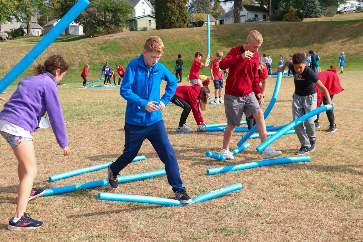 dbqschools's tweet image. Washington students put their collaboration skills to the test participating in team building challenges during their annual FIT Day. Whether it’s constructing a pool noodle bridge or figuring out a puzzle, teamwork makes the dream work! #FlashbackFriday #FallTimeFun