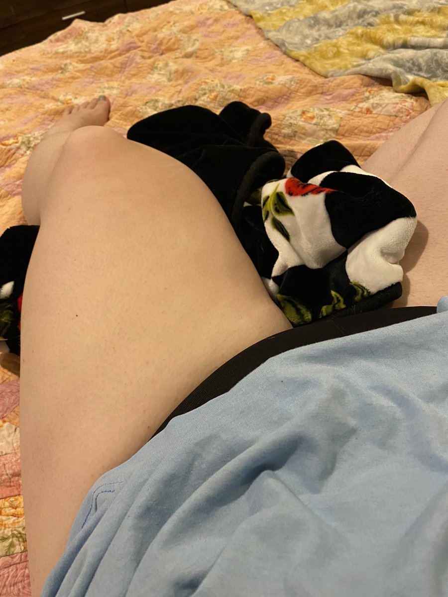beehiverrr's tweet photo. Would you mind laying next to me? #thickthighs #thighs #onlyfans #of #thickgirls #onlyfansgirl #bbw https://t.co/Uz8gu5F1WW