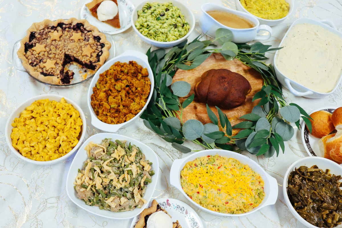 spiraldiner's tweet photo. Holiday orders are now open! Pre-order today for pickup on Tuesday, 11/22, or Wednesday, 11/23. 

Holiday season can be stressful. Make your holidays more manageable by letting us cook for you! A full table spread is just a few clicks away 🤗

#spiralisforlovers #holidays https://t.co/LPi18fBFdo