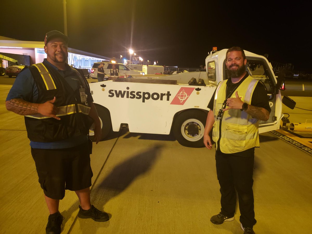 swissportNews's tweet photo. Aloha from the Big Island's Kona International Airport! 🌺 On October 30th, #Swissport started @GroundHandling and #rampservices at #KOA, Hawaiʻi 🇺🇸 for @AirCanada and @WestJet. As you can see from the smiles & shakas 🤙, we had a great launch. Hoʻomaikaʻi—congratulations team! https://t.co/9uf2yoQRqt