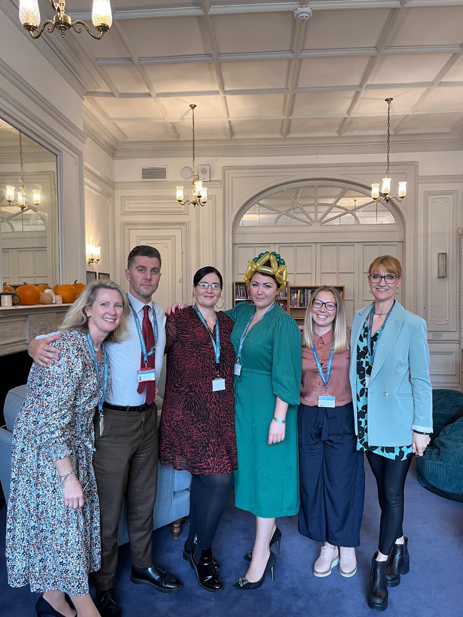 QCPSLondon's tweet photo. A little appreciation tweet for the team who helped with our assessments today! Only 3 more to go.... #ballooncrown #4plus https://t.co/Yqs2ACYsXz