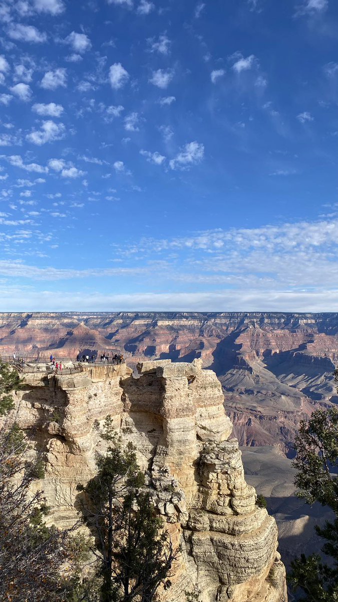 Mather Point is the most popular viewpoint on the South Rim of the Grand Canyon

📷: <a href="/dehwik/">Derick Santos</a> 

#grandcanyon #matherpoint #wanderlust #traveltheworld #travelblogger #greatviews