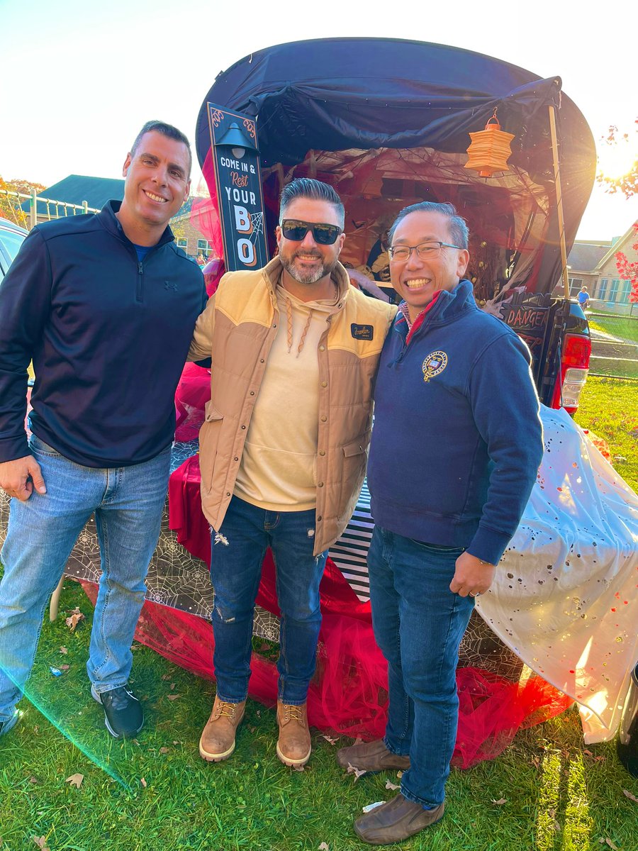 AllanFungRI's tweet photo. “All the ingredients are there for the right kind of Republican to win that district, &amp; Allan Fung is the right kind of Republican.” - @BrownUniversity’s @profwschiller https://t.co/tMOzNYa1DA