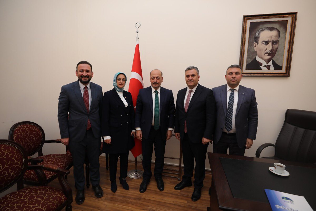 Ankara Mv. Sayın <a href="/selvacam/">Lütfiye Selva Çam 🇹🇷</a> ,İlçe Başkanımız Sayın <a href="/erhan_kuscu/">Erhan Kuşcu 🇹🇷</a>  ve İl Yön. Kur. Üyemiz Sn. <a href="/ialparslan81/">İlhami Alparslan</a> ile birlikte <a href="/csgbakanligi/">T.C. Çalışma ve Sosyal Güvenlik Bakanlığı</a> Bakanımız Sayın <a href="/vedatbilgn/">Vedat Bilgin</a> ‘i ziyaret ederek ilçemiz hakkında istişarede bulunduk.

Sayın Bakanımıza misafirperverliği için teşekkür ediyorum.