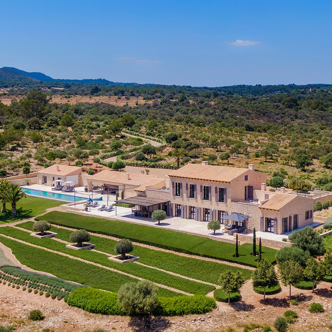 JamesEdition tweet media