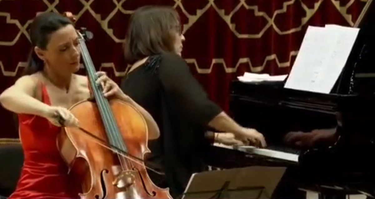 Madrigal korosu Türk ve Romen milli marşlarını seslendirdi, CelloPianoDuo grubumuz klasik müziği Türk ezgileriyle harmanlayan bir konser verdi.