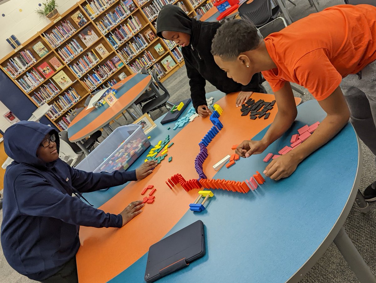 EastgateReads's tweet photo. A fun morning with our Eagles during makerspace!
@Eastgate6NKC @NKCSchools https://t.co/PhkhC6x78a