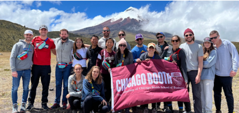 ChicagoBooth's tweet photo. Every year, incoming Boothies embark on trips around the world called Random Walks. Current student Jasmine Majdpour shares highlights from her trip to Thailand. #RandomWalks #Thailand
https://t.co/txfyVurNyL https://t.co/F2dcLTU1hL