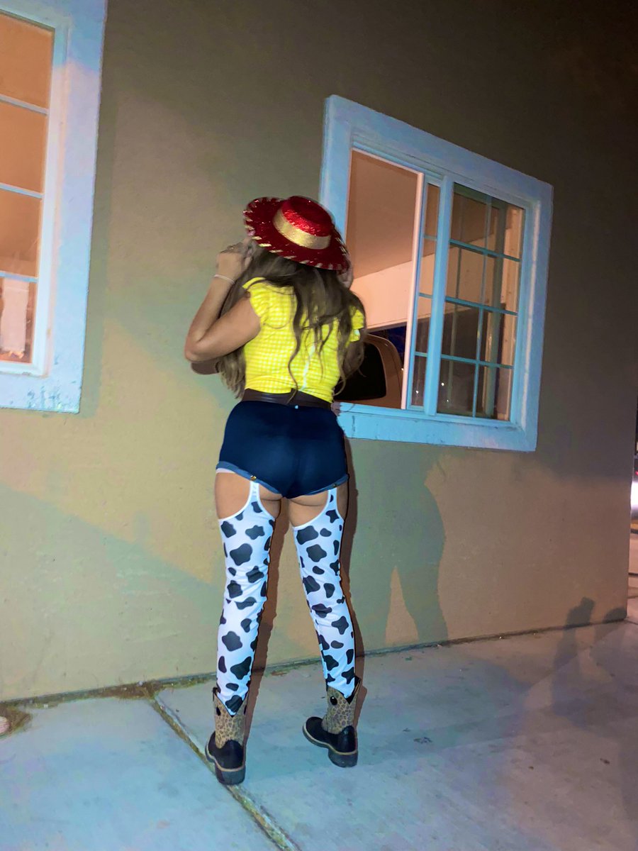 lenajean_'s tweet photo. Yodel-ay-hee-hoo! 🤠🐄 https://t.co/zqSFdyvHBT