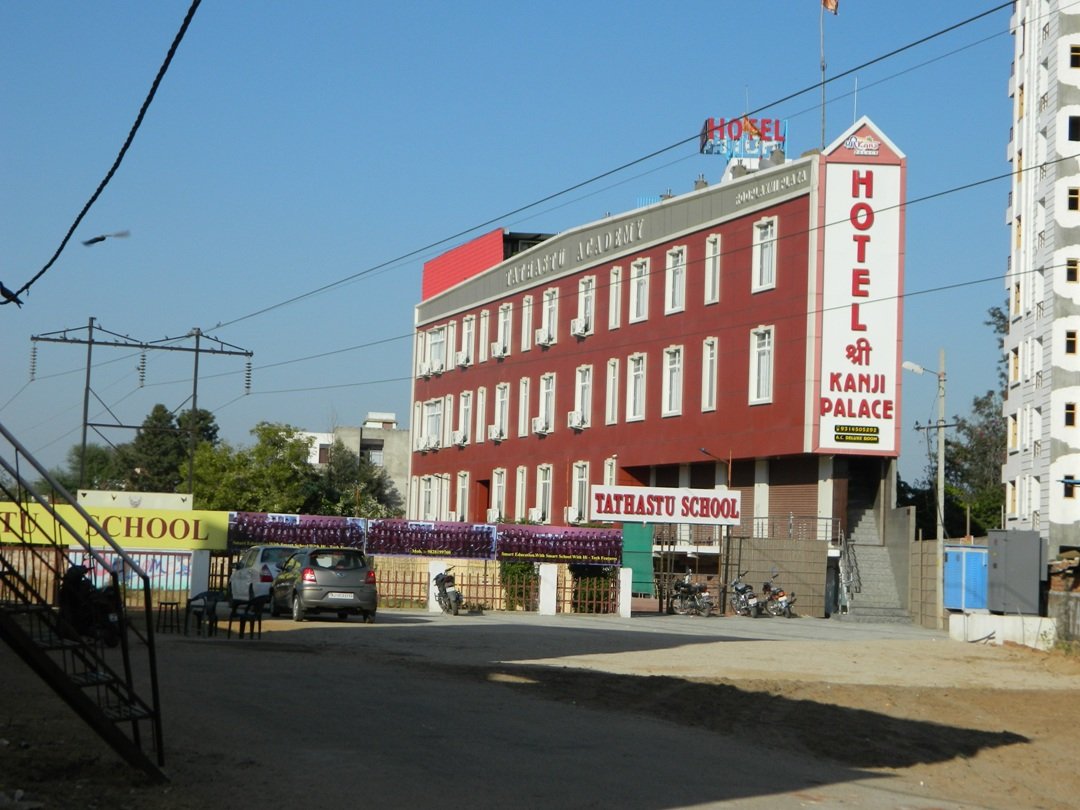 <a href="/bittuabhijain/">Abhishek Jain Bittu</a> माननीय क्या आपने २०० मासूमों की जिंदगी बचाने के लिए कोई कार्ययोजना बनाई है? #Rajasthan की <a href="/INCRajasthan/">Rajasthan PCC</a>  सरकार गुजरात पूल कांड जैसी घटना घटने का इंतजार कर रही है और जिस दिन हाईटेंशन लाइन की वजह से २०० मासूम बच्चे कोयले में तब्दील होंगे उस दिन जांच आयोग बैठाएगी।