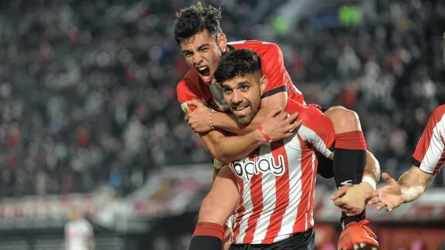 StatsFA's tweet photo. Leandro Diaz marca ante Lanus por Liga Profesionnal🏆un doblete y llega a 27 goles en Estudiantes🔴⚪️en 89PJ en el club

Suma 58 goles en Primera:

Estudiantes [27]
Atletico Tucuman [19]
Lanus [4]
Sarmiento [4]
Atletico Rafaela [3]
Tigre [1] https://t.co/kObQWICSk3