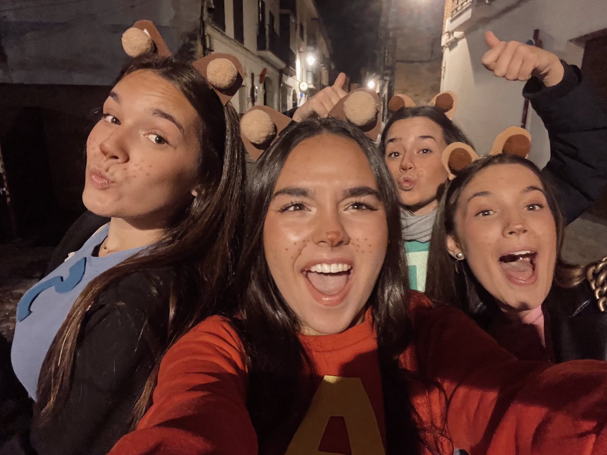 paucueri's tweet photo. miedo ninguno, pero íbamos monísimas ❤️🥜 https://t.co/gT3tnm2a9U