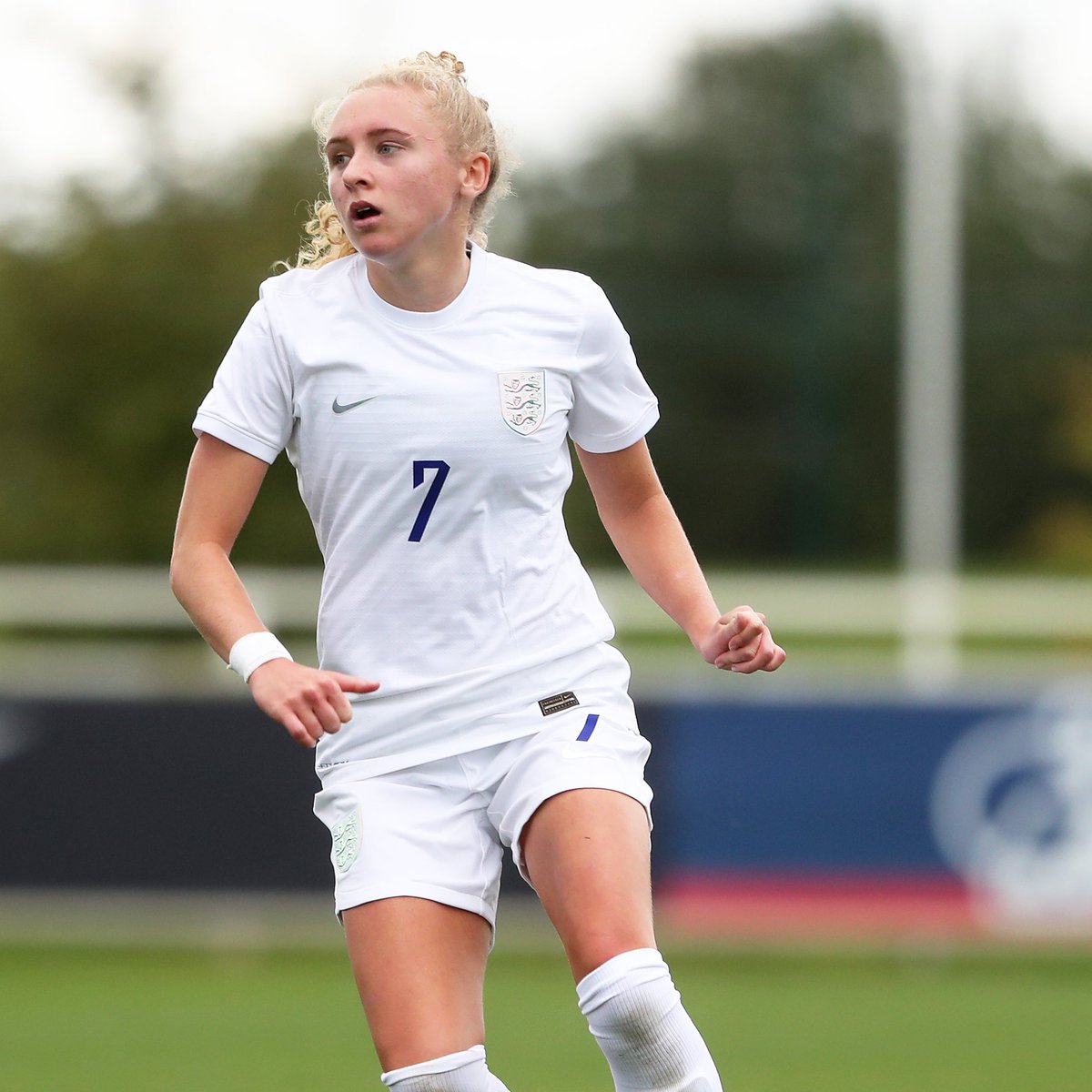 Lionesses's tweet photo. 🚨 First senior call up klaxon! 🚨

Congrats, @Katierobinson_9 &amp; @MayaLeTissier 👏 https://t.co/VorE1i2rai