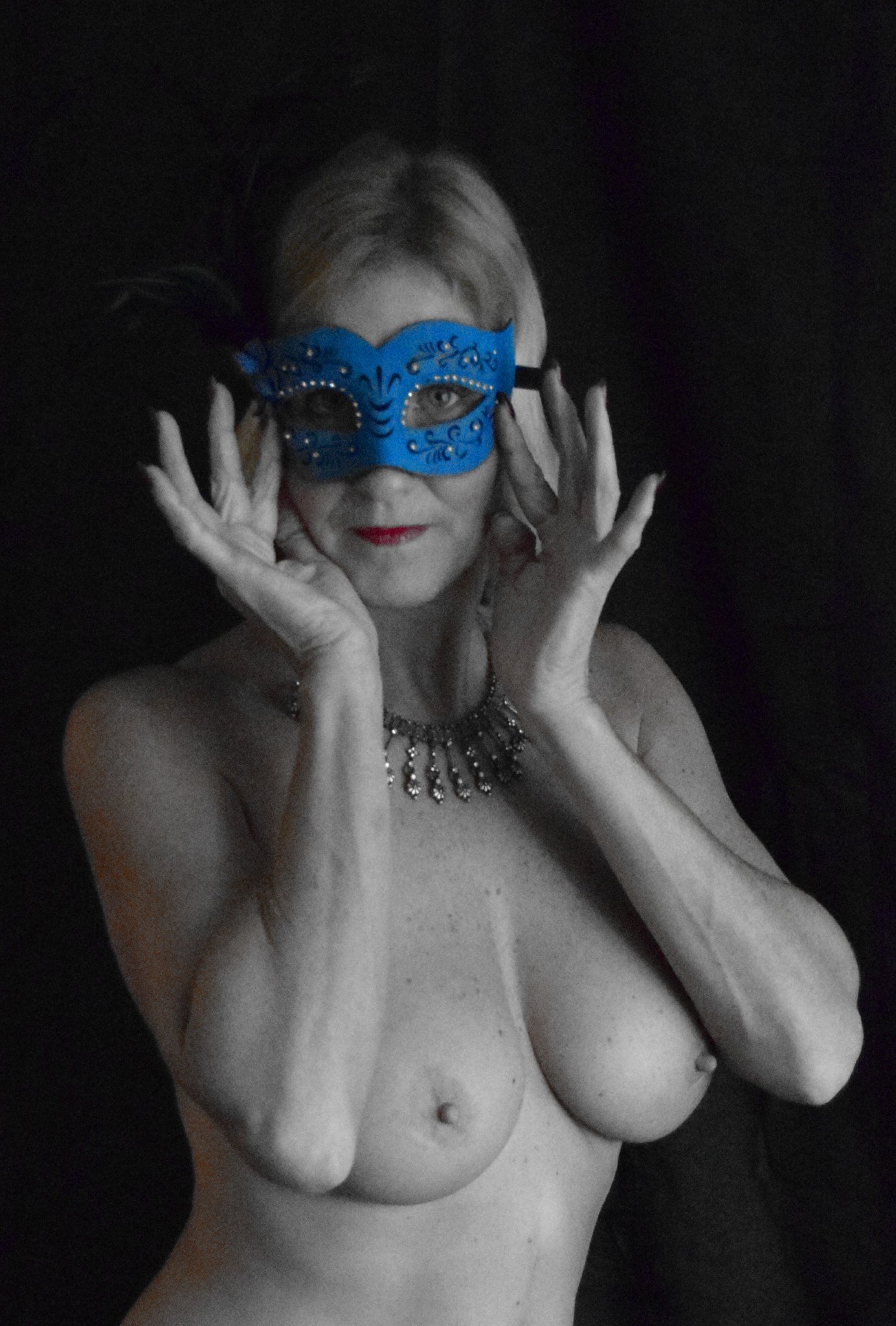 mask milf nude TW Pornstars - Molly Milf. Twitter. Happy #FridayFeeling #milf #gilf  #mature #uk #british #mask. 10:00 AM - 18 Nov 2022