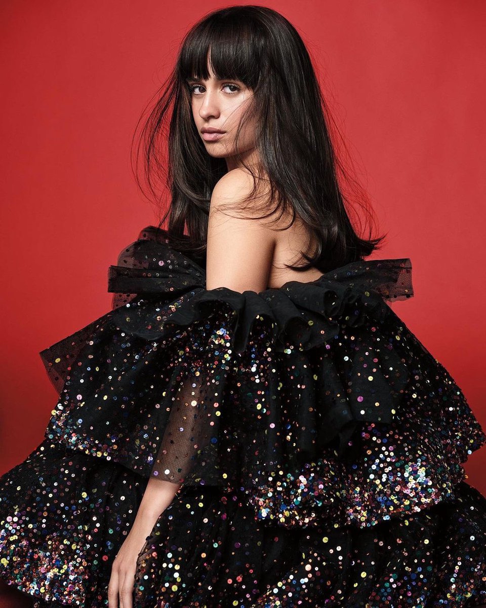 stylingcabello's tweet photo. Bombshell Magic, a holiday fragrance inspired by the joy of the season ✨ #VSPartner https://t.co/MKl7xubG5a