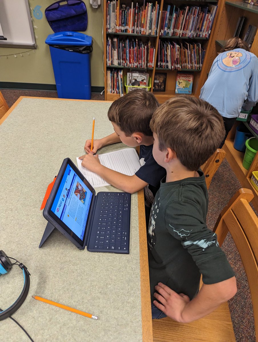 os_librarian's tweet photo. 3rd started their Native American tribe research today! #NativeAmericanHeritageMonth https://t.co/YysBxVmJ8J