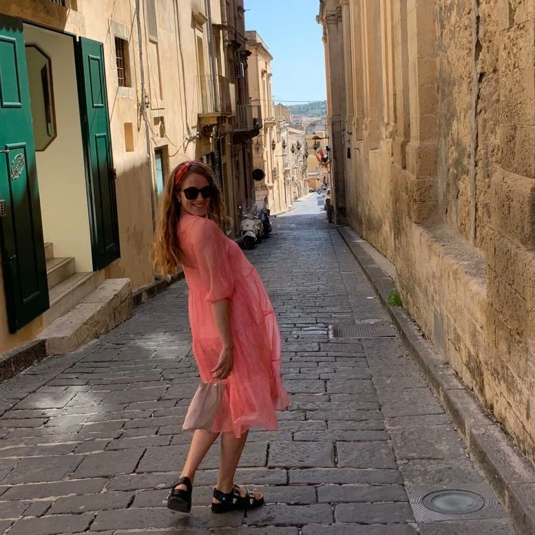 UnionShowcase's tweet photo. I N T R O D U C I N G  O U R  C A S T ! 

{ Abbey Devoy } 

F a v o u r i t e  c h a r a c t e r  y o u ' v e  p l a y e d ? 

In my dreams I’ve played Woman 4 in Hamilton &amp; that's probably my all time favourite but in real life, it’s the character I’m playing in this showcase.. https://t.co/xK8jxGGOMl