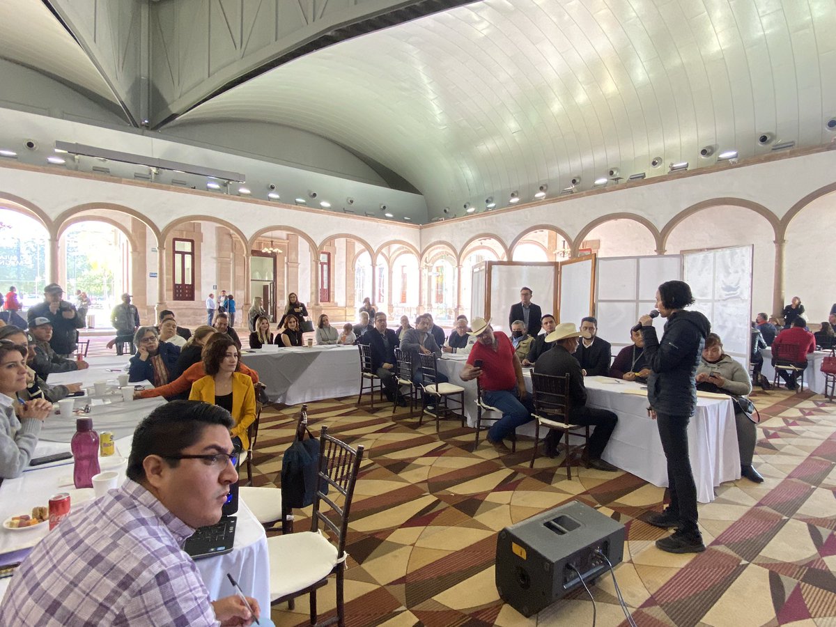 En el Foro de Consulta Ciudadana “Durango Decide” platicamos con los principales actores de turismo, economía y desarrollo rural para escuchar sus propuestas para la conformación del Plan Municipal de Desarrollo. #ElFuturoEsContigo