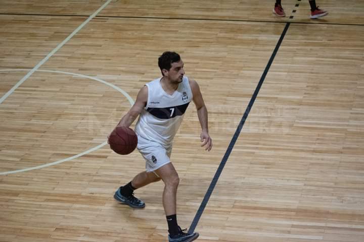 Estandarte_Trip's tweet photo. 🐺🏀 | DERROTA EN EL NETHOL
👉 @GimnasiaBasquet "A" perdió 62-65 ante #UnionVecinal de Munro por la fecha 11 de la Copa Metro de #Febamba.
🔜 Mañana por la noche visita a #MonteGrande.
#CGE #GELP https://t.co/ZdFODYiIZa