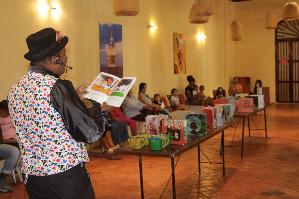 CFCECartagena's tweet photo. 📖 El pasado sábado en el club de lectura y escritura creativa #ComeLibro del @CFCECartagena tuvimos el taller "¡El juego de las burbujas!".
#Biblioteca #CooperaciónEspañola #Formación #Cultura #Cartagena https://t.co/XNSreR3wOW