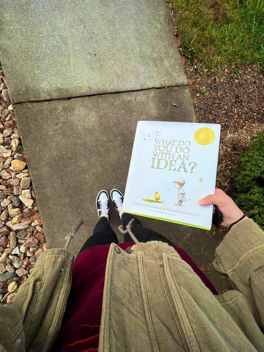 My teammate, Charlotte, &amp; I read to some local elementary schoolers today!!! #readingisFUN !!! 🤭🙌🥰📚