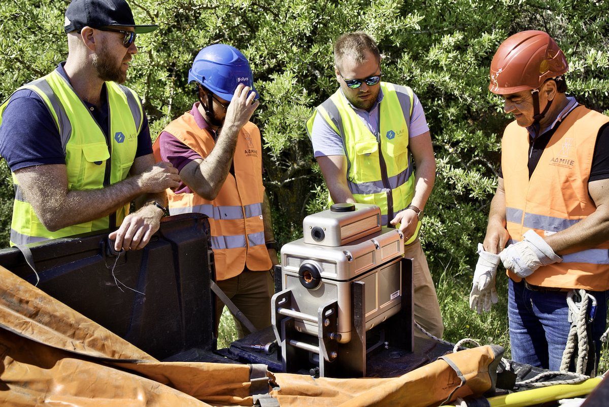 laki_power's tweet photo. The Laki Power monitoring stations can be installed on live power lines in under 10 minutes, instantly streaming images, video and data. The image below shows Einar Pétursson, our Head of Systems Engineering, explain how the installation process works for line workers in Greece. https://t.co/uQ50cY5khD