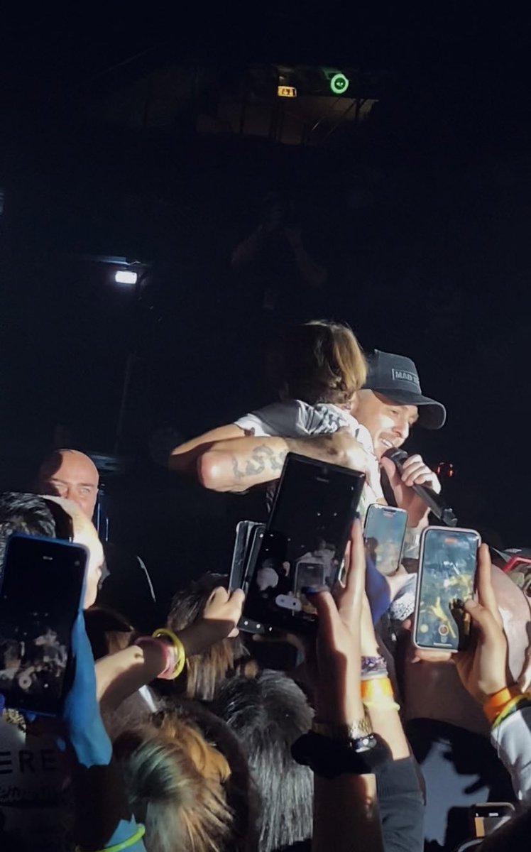 RoryFine_Line's tweet photo. i momenti più magici di ieri sera che mi hanno scaldato il cuore e fatta emozionare 
@OneRepublic ❤️‍🩹 https://t.co/WZLqeuBvlZ