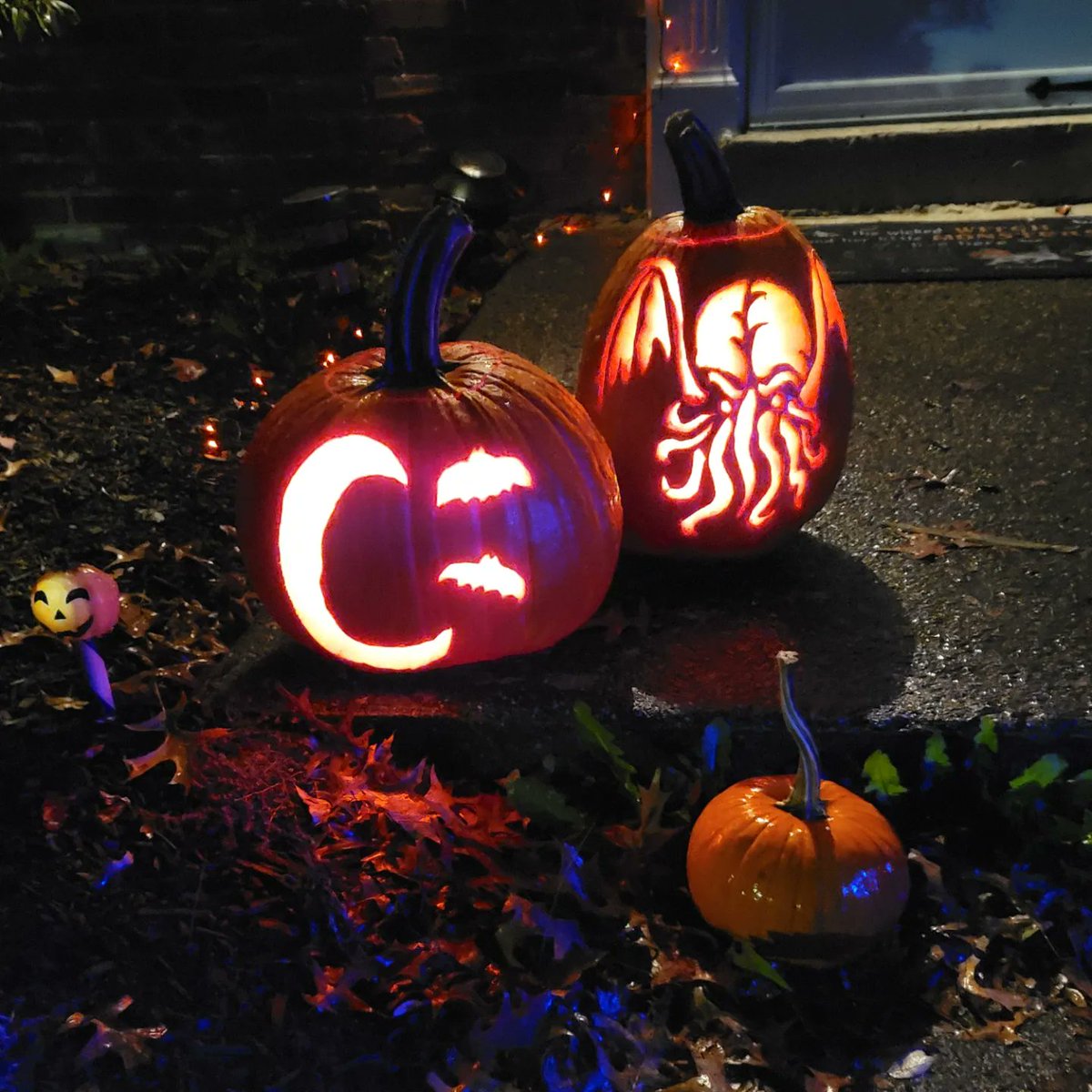 JamieMaletz's tweet photo. Happy Halloween from #bubbline and the Chaos Squad! #Halloween2022 #CatsofTwittter https://t.co/eP33b7vRrY