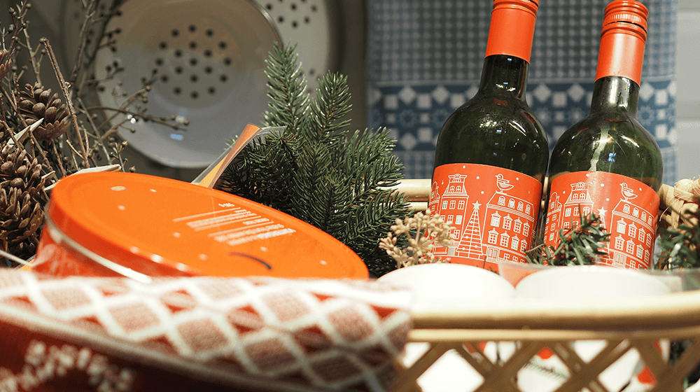 smallbiztrends's tweet photo. #Thanksgiving 🦃 is the perfect time to give a gift to those in our lives for whom we are thankful. Check out our list of ideas for inspiration. https://t.co/ohkDTIYQHn #gifts https://t.co/Bx5OlVuGp4